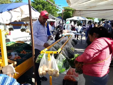 Antonio Rodríguez, con venta de verduras a bajo precio alimenta a Villa Juárez