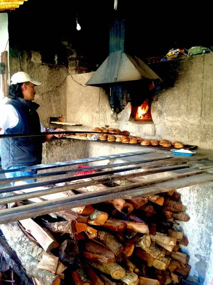 Al visitar Malinalco tienes que saborear su pan recien hechecito.