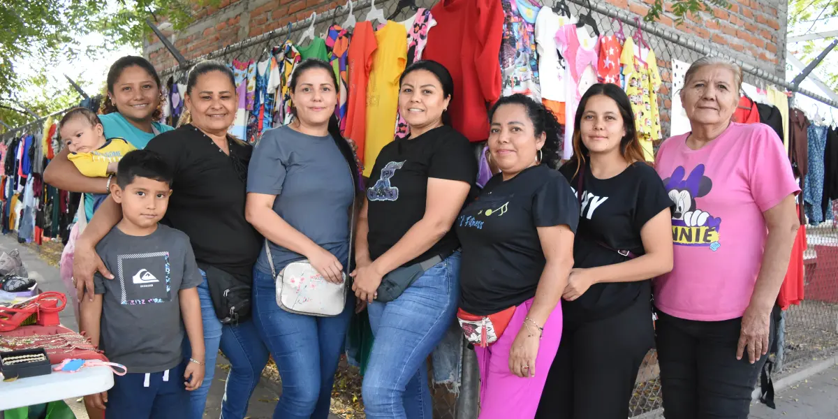 En Alturas del Sur, las mujeres se han unido y han creado el Tianguis del Kinder. Fotos: Lino Ceballos