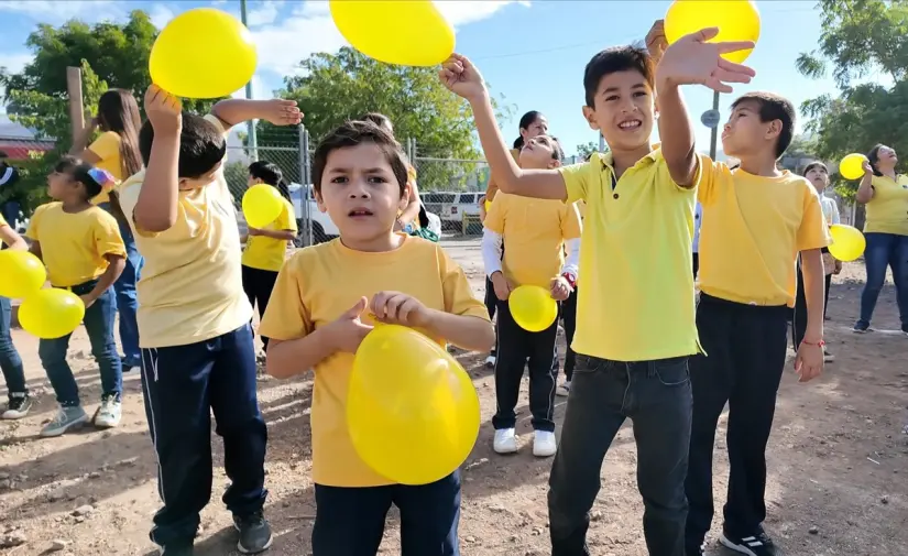 Con mucho ánimo, los niños participaron en el festejo de su primaria.