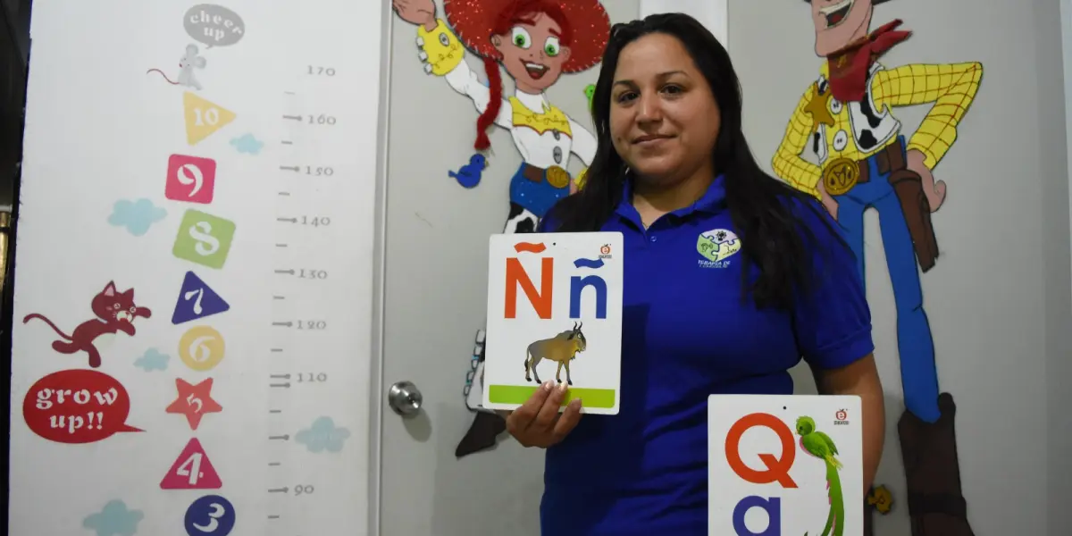 La maestra Bianca Navidad es una mujer muy dedicada y ayuda a sus estudiantes a vencer sus retos.