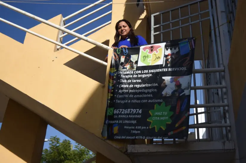 En su domicilio, la maestra Bianca ha acondicionado el espacio para recibir a sus estudiantes.