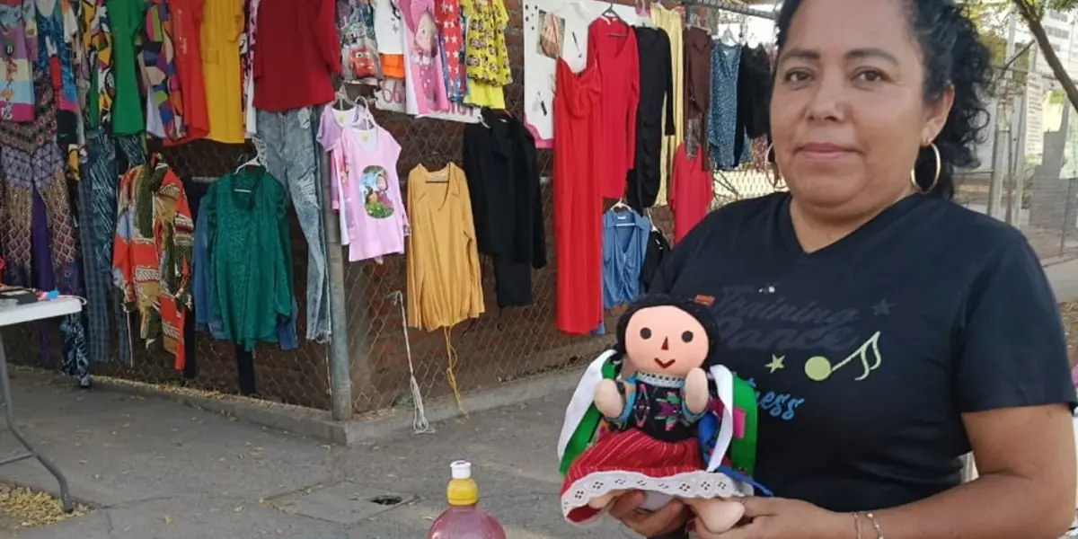 Para Nancy Martínez, la venta de dulces afuera del kinder Antonio Toledo Corro en Alturas del Sur ha sido un buen sustento para su familia. Fotos: Lino Ceballos.