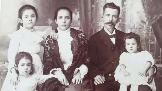 La familia Rodriguera Gracia fue la antigua propietaria de la hacienda de Loma de Rodriguera: Don Luis Alejandro Rodriguera Izábal y doña Rafaela Gracia Gerardo, con sus hijas Josefa, Esther y Rafaela. Cortesía