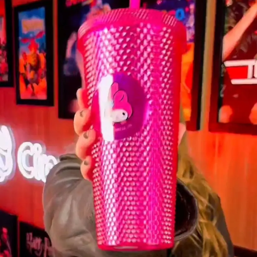 Los vasos de Hello Kitty de Cinemex. Foto: Coleeccionables de Cine y Más