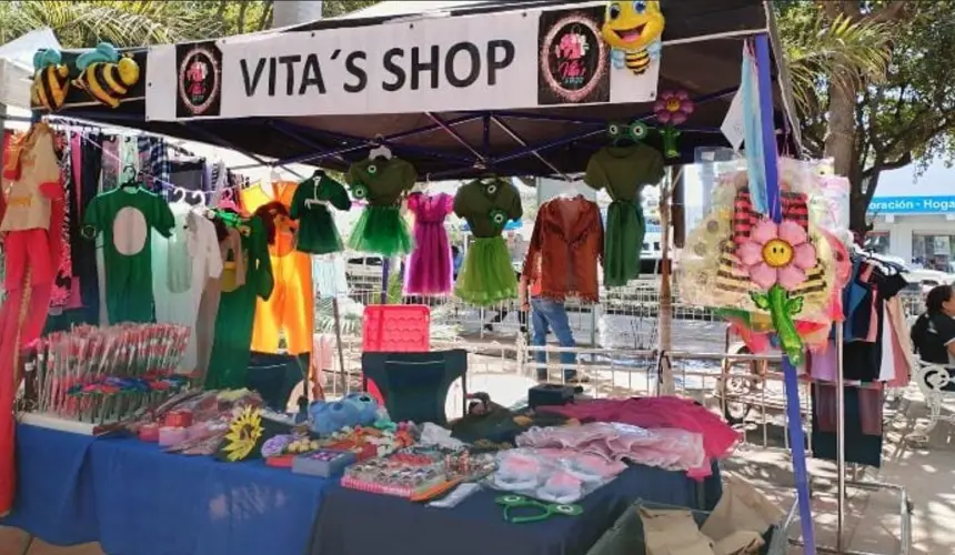 Con una gran variedad de productos, las emprendedoras de Navolato salieron a la Plazuela a vender sus productos. Fotos: Cortesía.