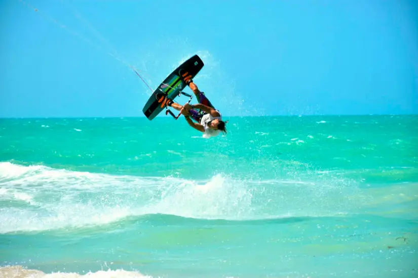 Aprovecha las distintas actividades acuáticas que puedes realizar en Playa el Cuyo. Foto: Yucatán Travel. 