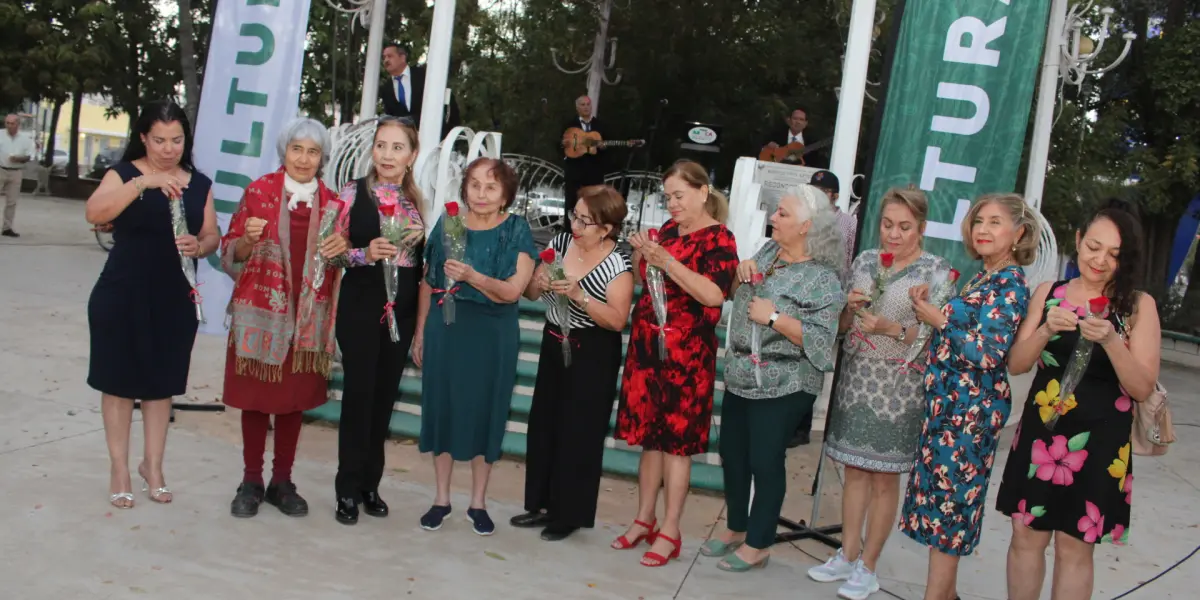 ¡No faltes! El próximo 18 de marzo habrá música, diversión y sorpresas en la coronación de la nueva reina de ‘Tardes de Bolero’, María Teresa Medina Cázares. Foto: IMCC