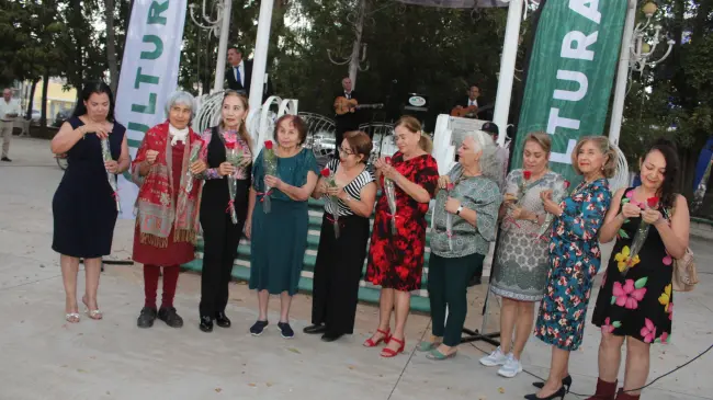 ¡No faltes! El próximo 18 de marzo habrá música, diversión y sorpresas en la coronación de la nueva reina de ‘Tardes de Bolero’, María Teresa Medina Cázares. Foto: IMCC