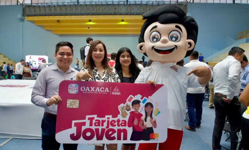 Entrega de la Tarjeta Joven en 2024. Foto: Cortesía