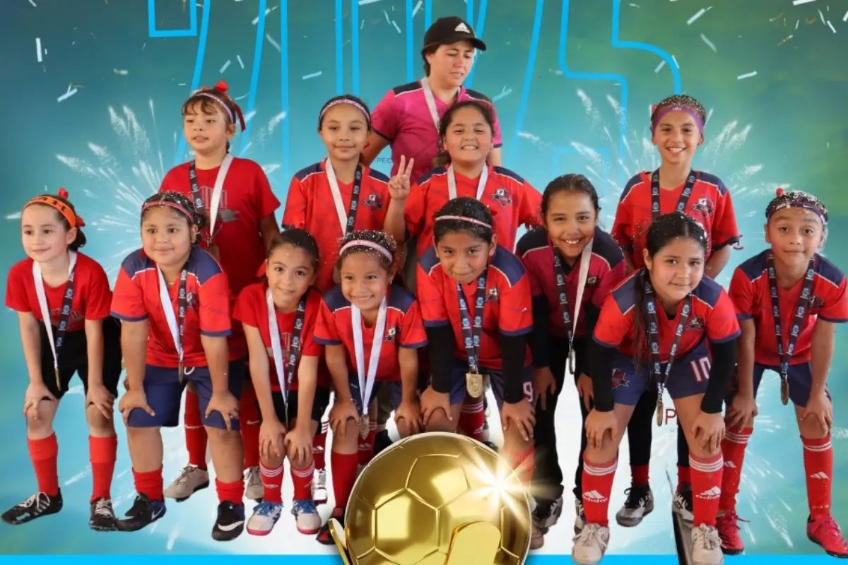 El equipo femenil, categoría 2015-2016, del Club Lombardo, dio muestra de su calidad futbolística en la Copa Chapule Sur 2025.