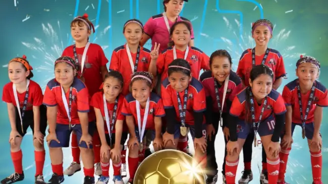 El equipo femenil, categoría 2015-2016, del Club Lombardo, dio muestra de su calidad futbolística en la Copa Chapule Sur 2025.