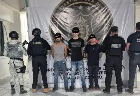 Golpe a la delincuencia en Acapulco; detienen a tres hombres y decomisan armamento y droga