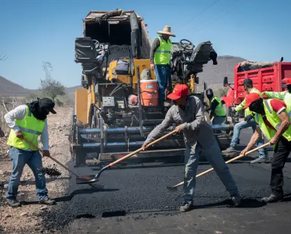 Culiacán moderniza sus carreteras: Avanza reencarpetado en La Chilla, sindicatura de Tacuichamona