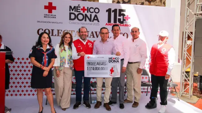 Miguel Calderón, presidente del Patronato de Parques Alegres hizo entrega del donativo en favor de Cruz Roja Navolato.