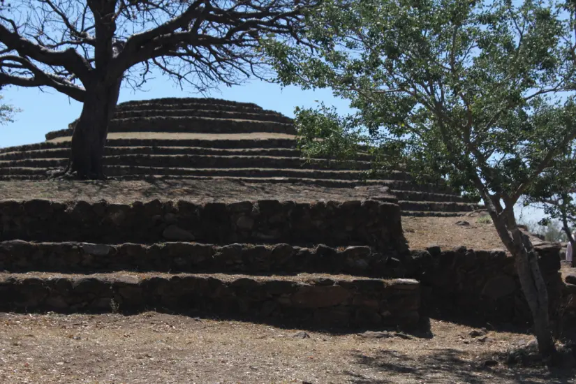 Las mal llamadas pirámides circulares son altares en los que realizaban sus rituales.