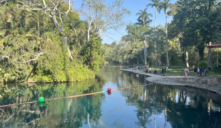 Las Estacas, un paraíso natural de aguas cristalinas, se encuentra ubicado en Morelos. Es un lugar ideal para el ecoturismo y la aventura.