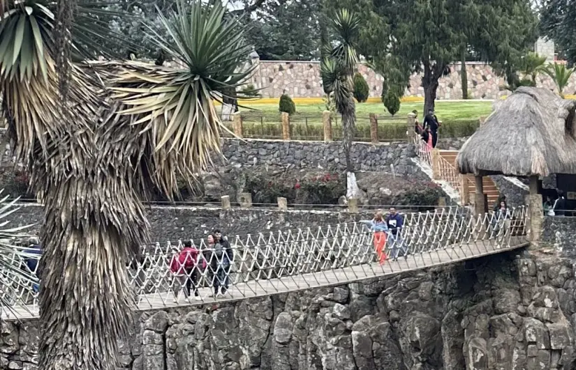 Fotografía del puente colgante en los Prismas Basálticos. Foto: Axel Orlando Arenas Vergara