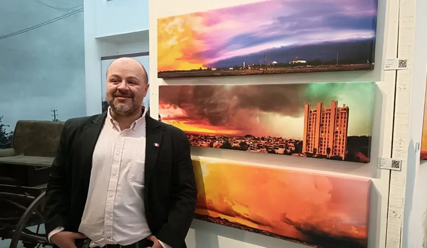 La exposición fotográfica de Alfredo Juárez, el cazador de tormentas, llega al Museo de Historia Regional de Sinaloa.