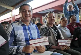 Beca Rita Cetina en Sinaloa: entregan tarjetas a estudiantes de secundaria