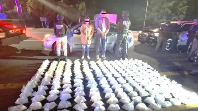 En Culiacán un hombre y una mujer fueron detenidos con metanfetamina.