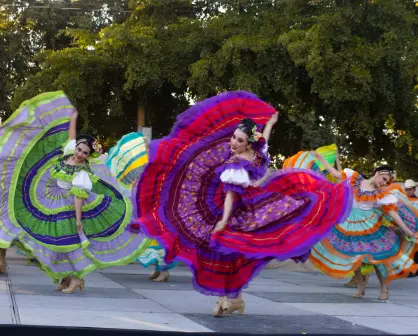 La magia de la danza sinaloense iluminó el Parque Culiacán 87