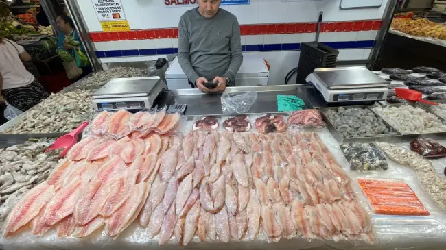 Pescados de todo tipo y mariscos con la frescura garantizada en el Mercado Garmendia. Foto: Lino Ceballos / Tus Buenas Noticias