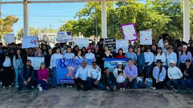 La comunidad escolar del Cetmar 28 de Altata participó con muy buen ánimo.