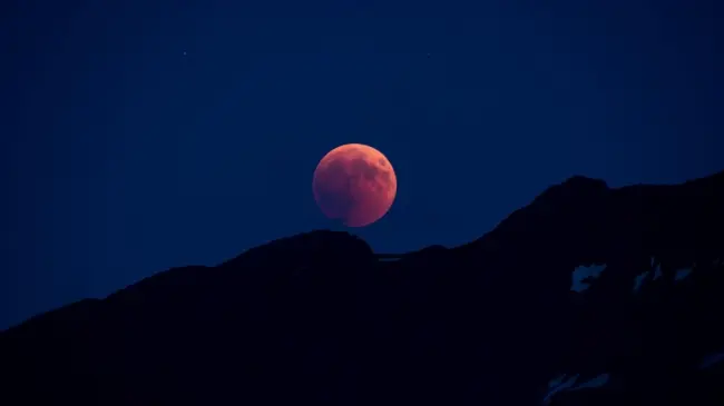 Le llaman Luna de sangre por el tono rojizo que adquiere el satélite terrestre durante el evento. Foto: Pixabay