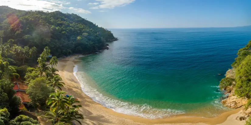 Viaja rápidamente hasta la Playa Majahuitas en Puerto Vallarta. Foto: Visita Puerto Vallarta.