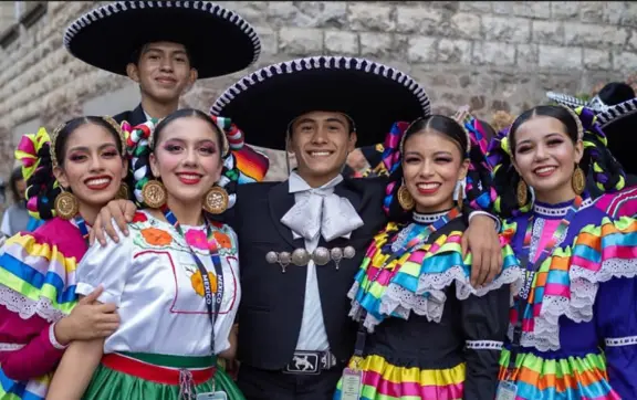 Bailarines sinaloenses representarán a México en festival en Los Ángeles