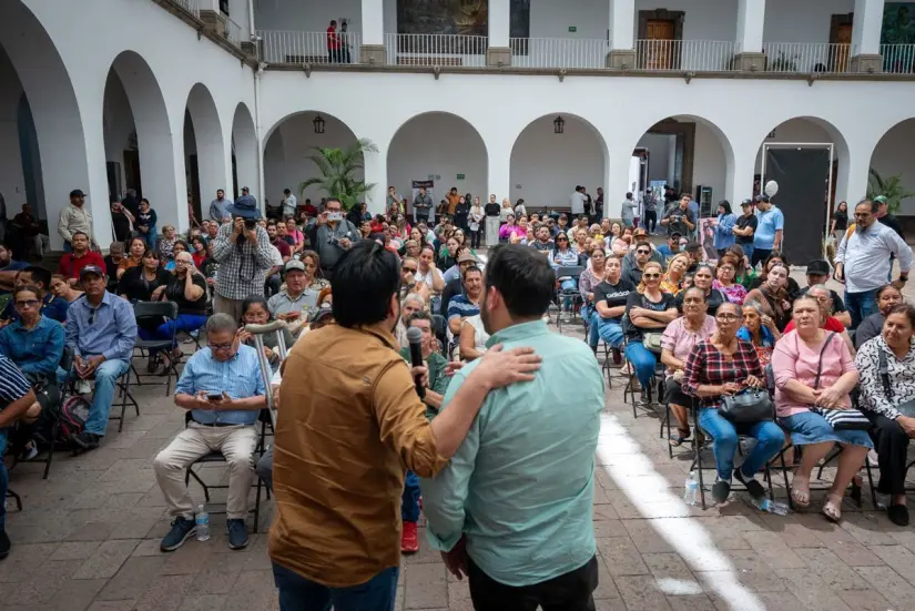 Entrega del apoyo económico por parte del programa Apoyos Económicos Emergentes. Foto: cortesía