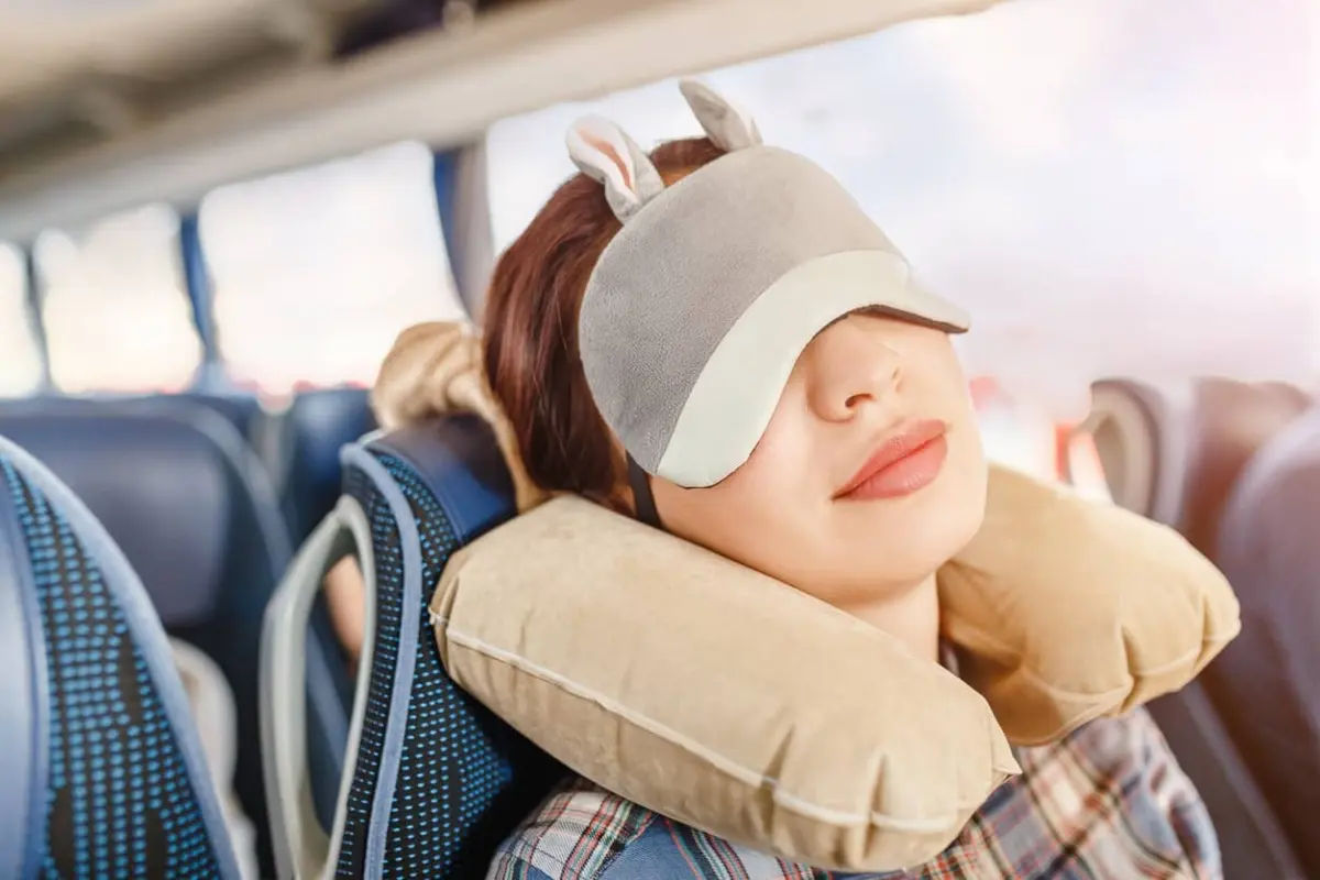 Consejos para viajar en avión de manera cómoda y segura.