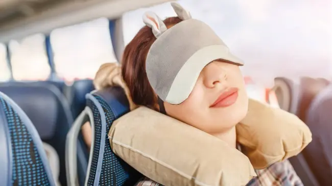 Consejos para viajar en avión de manera cómoda y segura.