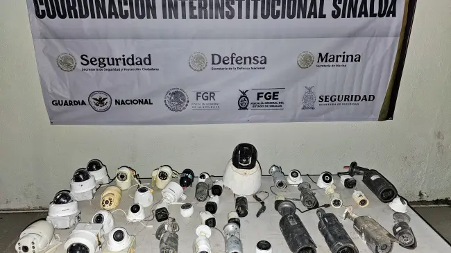 Retiran 41 cámaras de videovigilancia instaladas de forma irregular en Villa Juárez.
