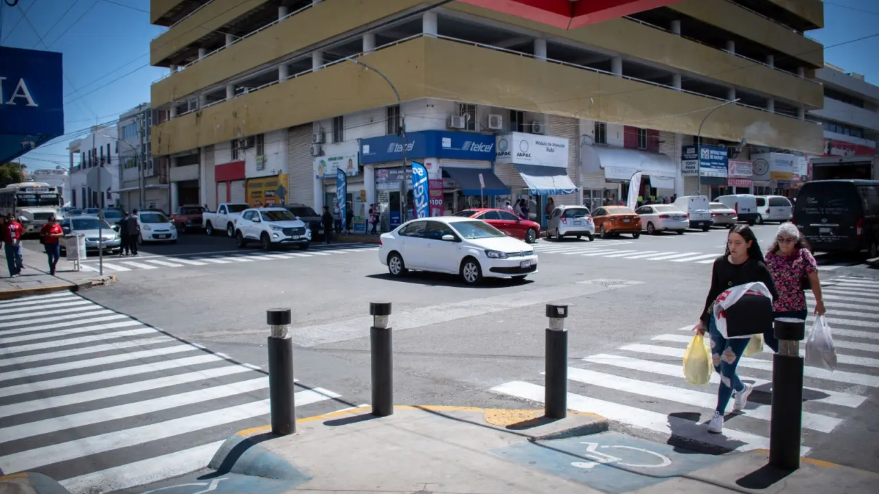 El Ayuntamiento de Culiacán intensifica trabajos de rehabilitación vial en la ciudad.