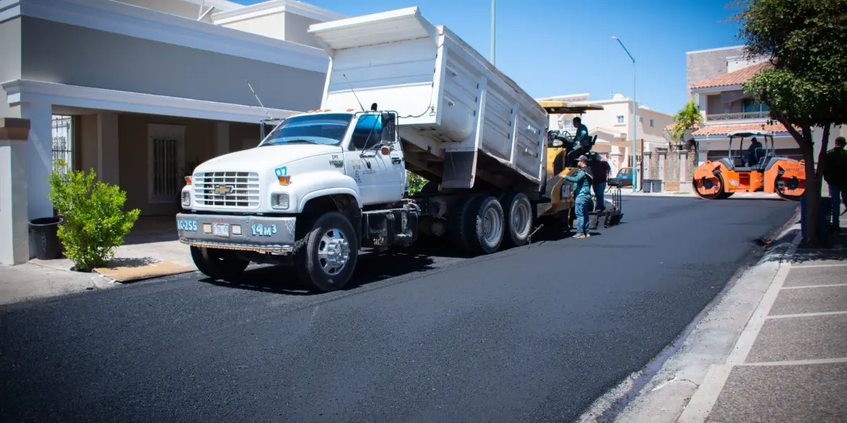 Culiacán refuerza su programa de bacheo y reencarpetado, beneficiando a miles de automovilistas y peatones.