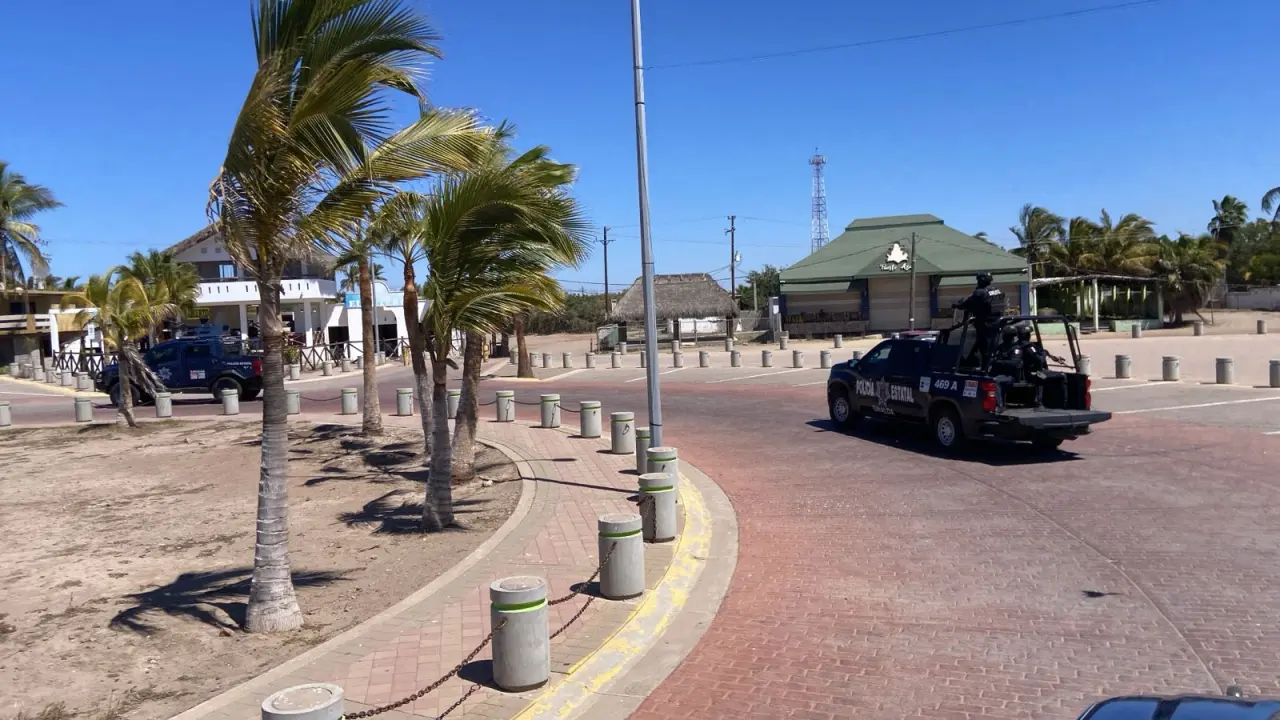 Refuerzan presencia de seguridad en Altata para Expo-ruta 4x4 y proteger a los turistas.