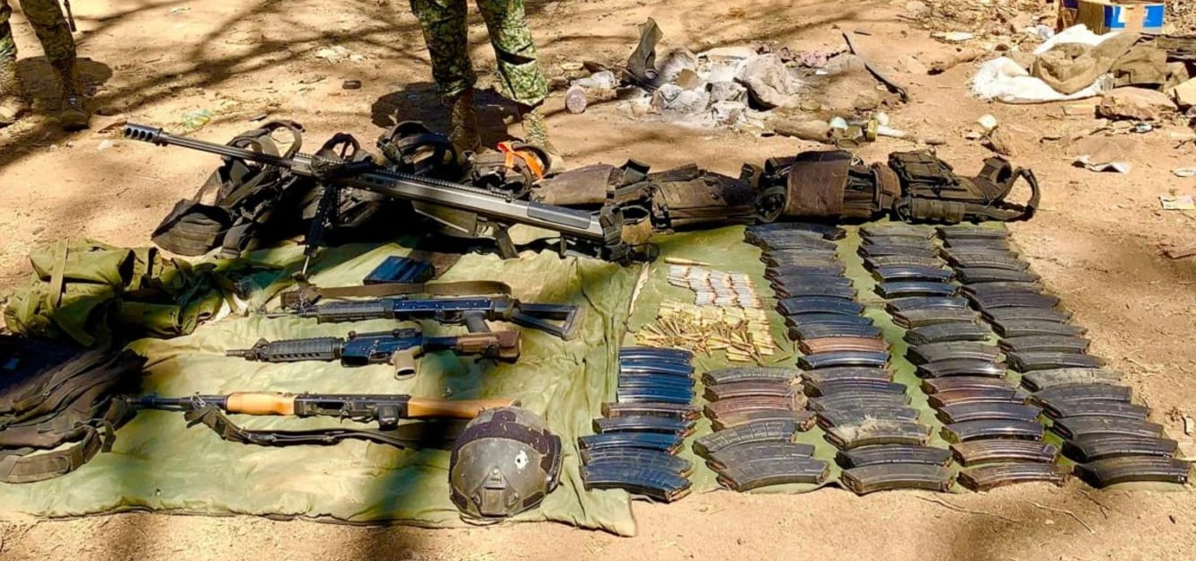 Mazatlán: decomisan fusil Barrett, AK-47 y explosivos en operativo conjunto.