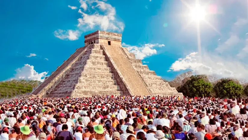 Cientos de personas acuden a las zonas arqueológicas para darle la bienvenida a la primavera. Foto: Cortesía.