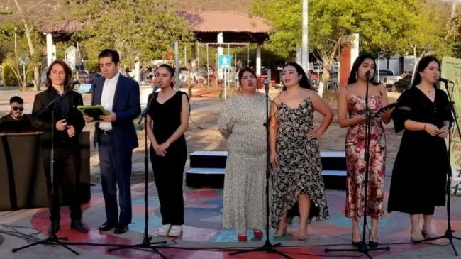 TAOS, compañía dirigida por el maestro José Manuel Chu, ofreció ameno concierto como parte del programa El Arte Alegra tu Parque en Santa Fe.