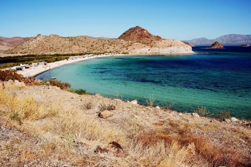 Playa Santispac, en Baja California Sur. Foto: Sudcalifornios. 