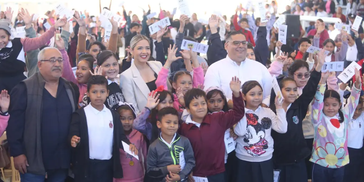 Se entregan las primeras 526 becas del Programa Estímulos a la Educación Básica en Mazatlán. Foto: cortesía