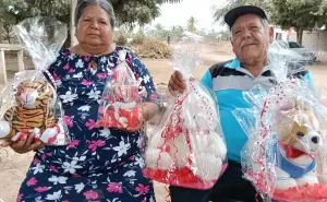 El amor y la lucha de don Óscar y Lupita en Navolato. Venden dulces y alegran corazones