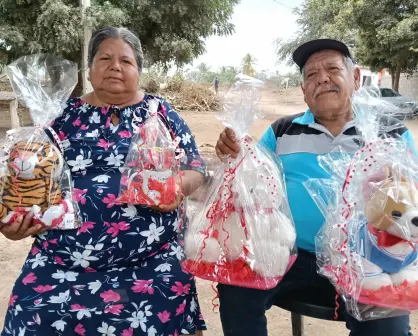 El amor y la lucha de don Óscar y Lupita en Navolato. Venden dulces y alegran corazones