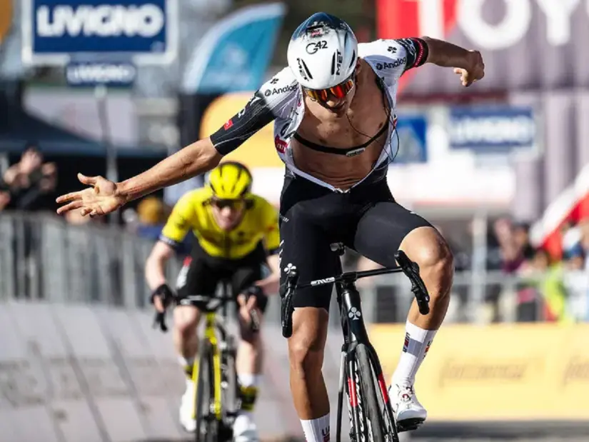 Isaac Del Toro gana la etapa 2 del Tour Down Under 2024. Foto:Sirotti.