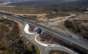 ¿Cuánto tiempo se hace desde Oaxaca a Puerto Escondido a través de la nueva autopista?