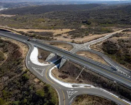 ¿Cuánto tiempo se hace desde Oaxaca a Puerto Escondido a través de la nueva autopista?