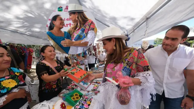 Muestra artesanal en Tulum