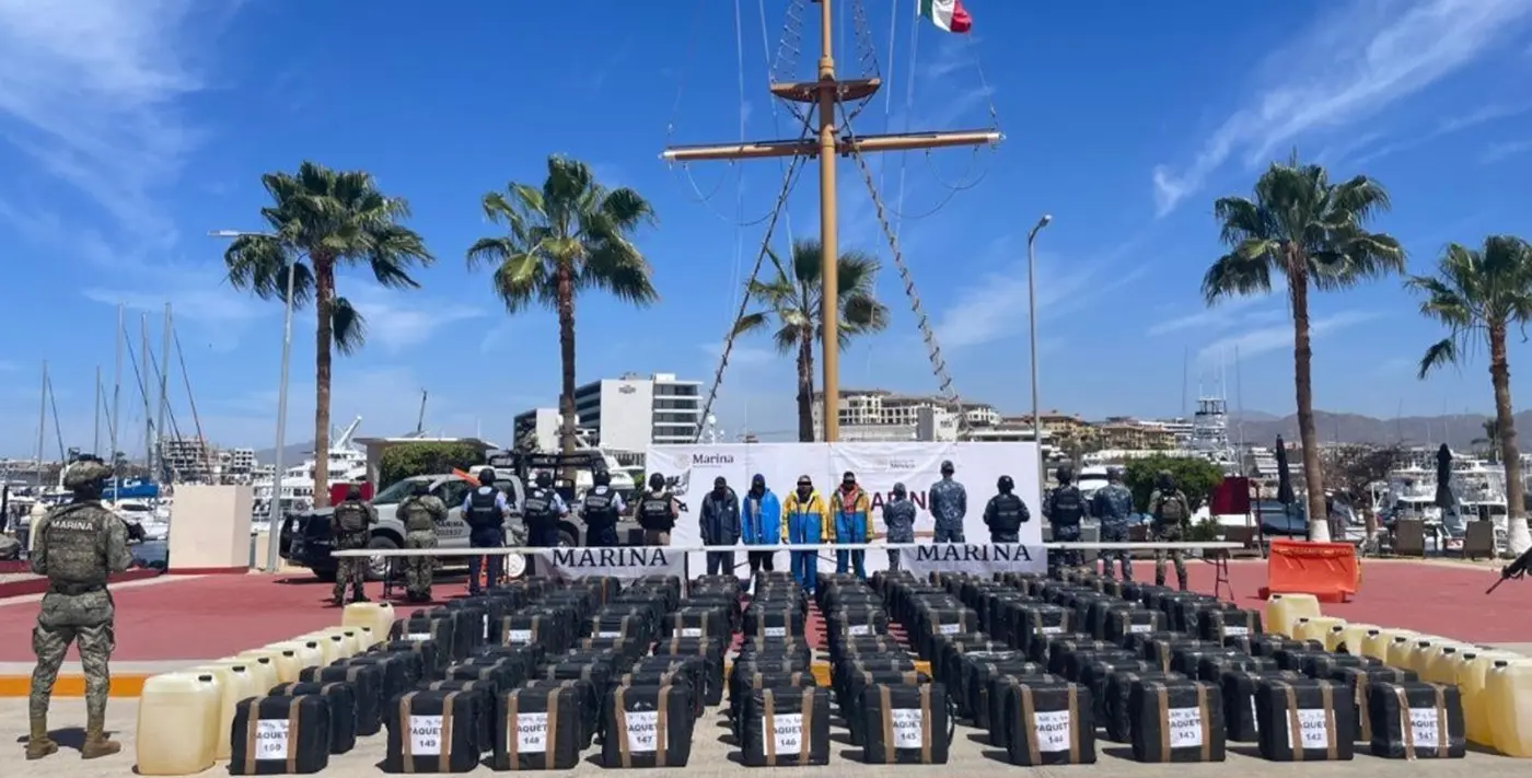 Aseguran 4.5 toneladas de cocaína y detienen a cuatro personas en operativo marítimo en el Pacífico.